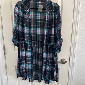 Black and White Casual Top with 3/4 Cuffed Sleeves and Notched Collar